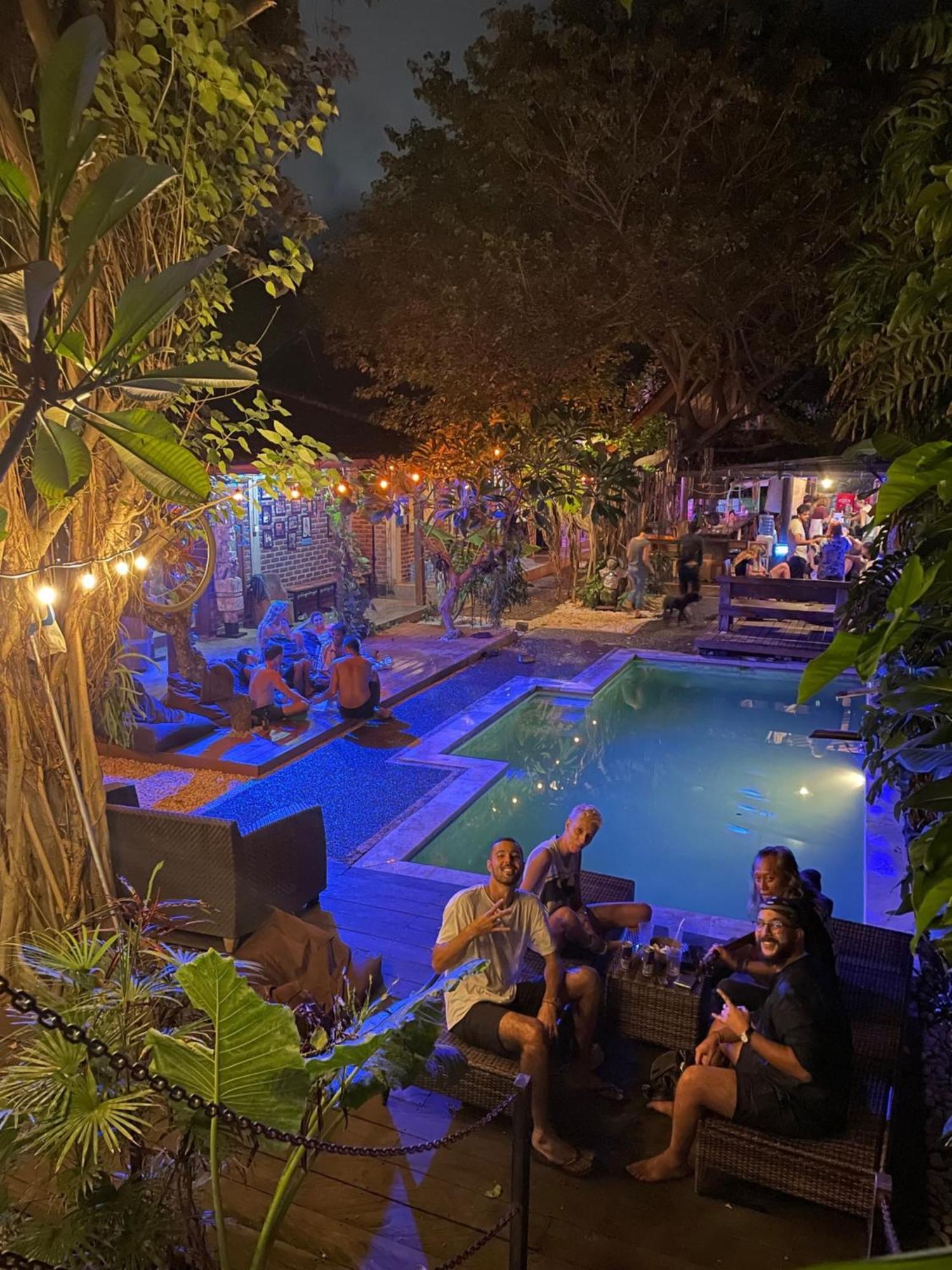Da Housetel Kuta Hostel Kuta  Ngoại thất bức ảnh